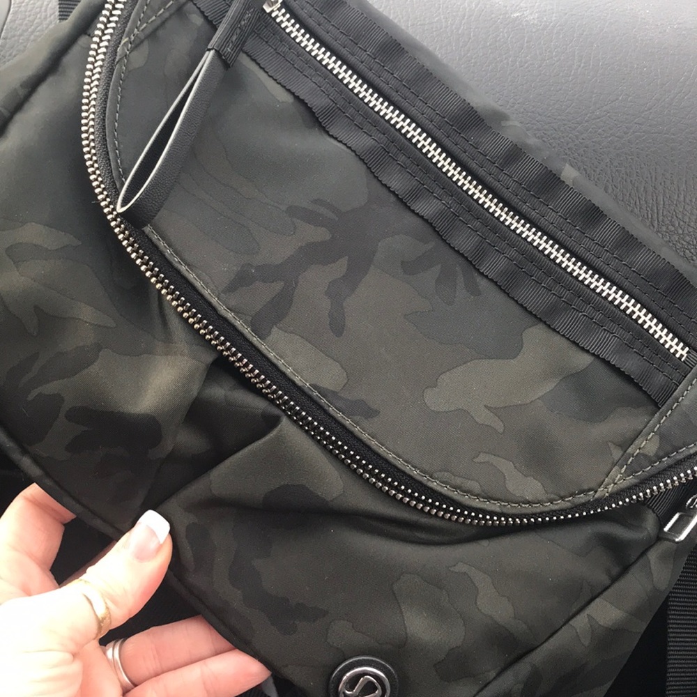 **RARE** lululemon featival bag in sold out color